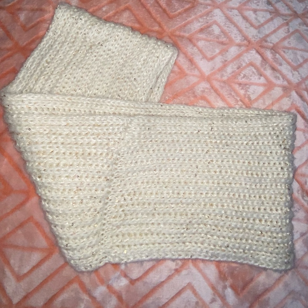 Scarf 🧣 - Picture 3 of 3